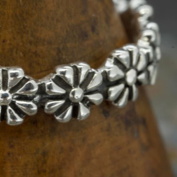 Royal Mile Silver - daisy flower band ring