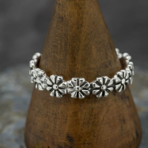 Royal Mile Silver - daisy flower band ring