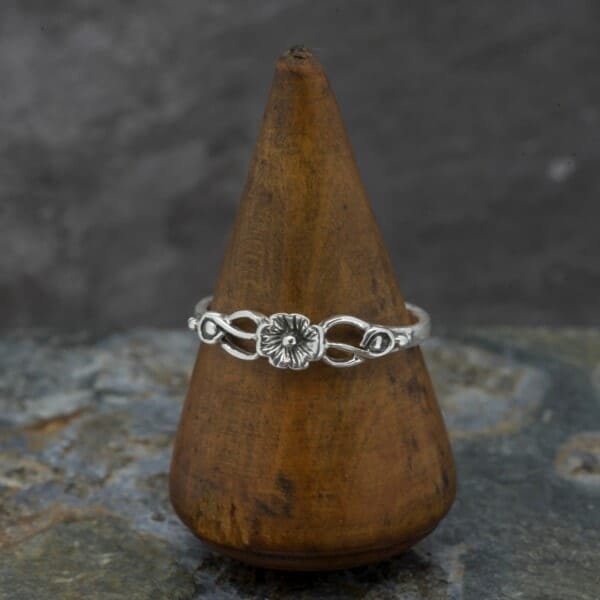 Royal Mile Silver - flower twist ring