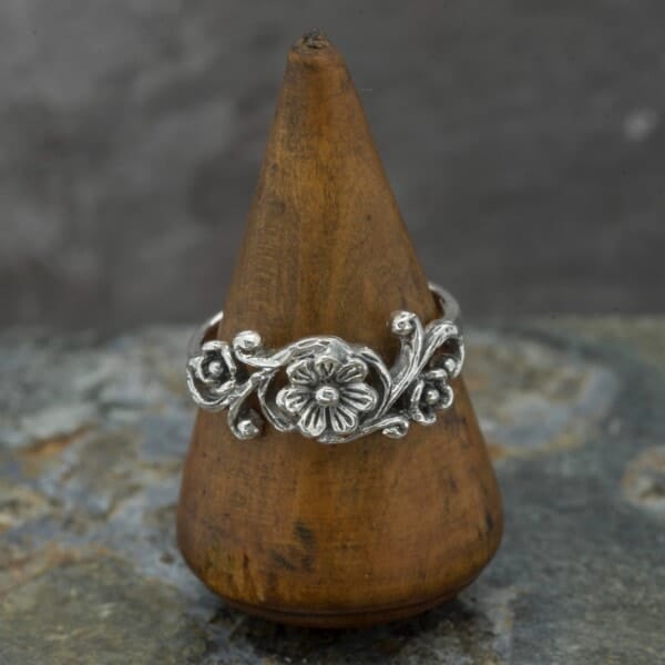 Royal Mile Silver - flowers on vine silver ring